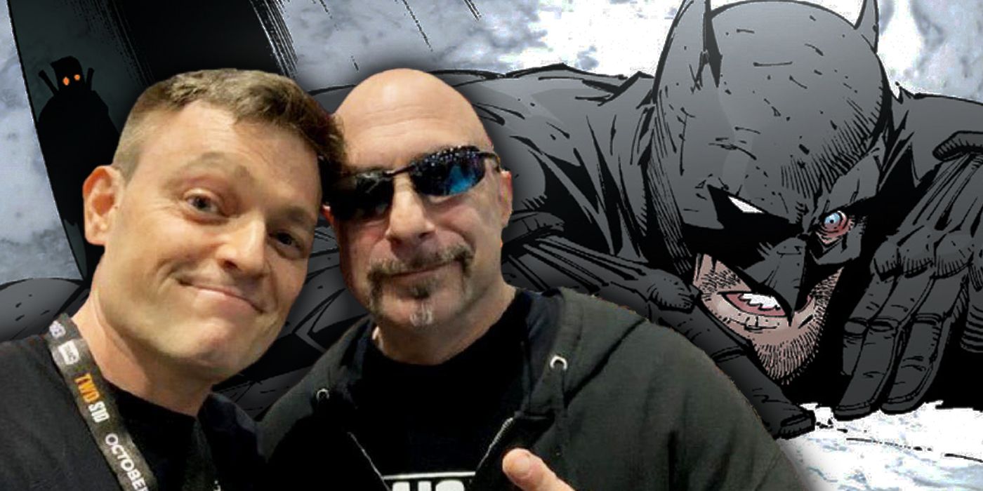 Scott Snyder e Greg Capullo em frente a um painel de Batman #5.